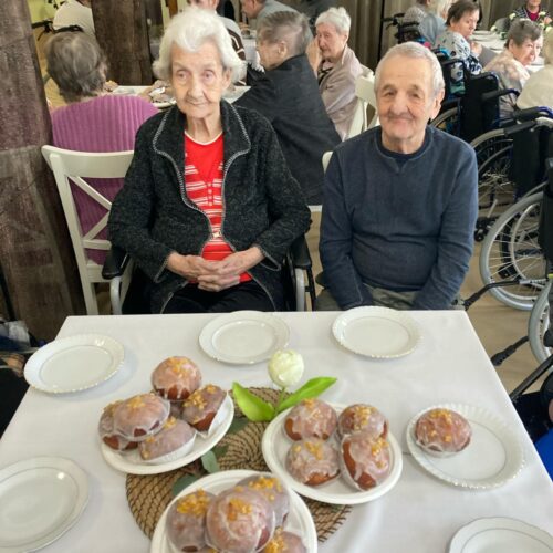 Mieszkańcy degustują pąckzi