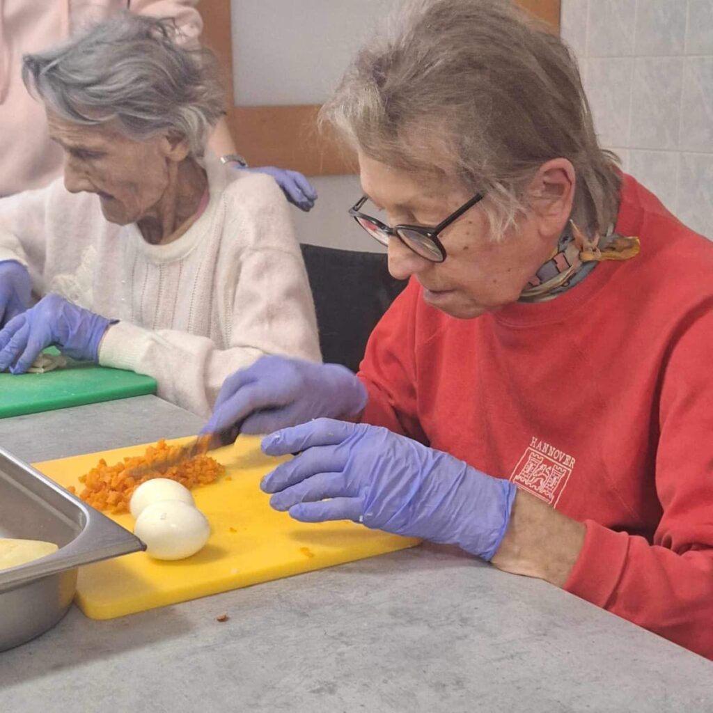 Krojenie produktów na sałątkę
