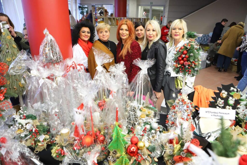 Opiekunowie w trakcie kiermaszu