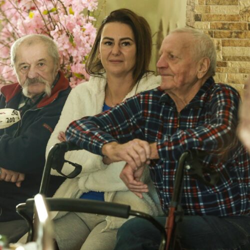 Mieszkańcy DPSu w opiekunką