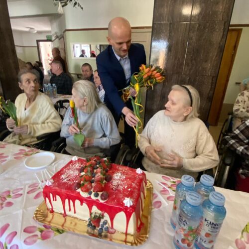 Starosta płocki z kwiatami