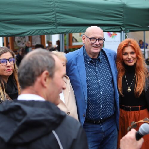 Dyrektorka DPS z posłem Piotrem Zgorzelskim
