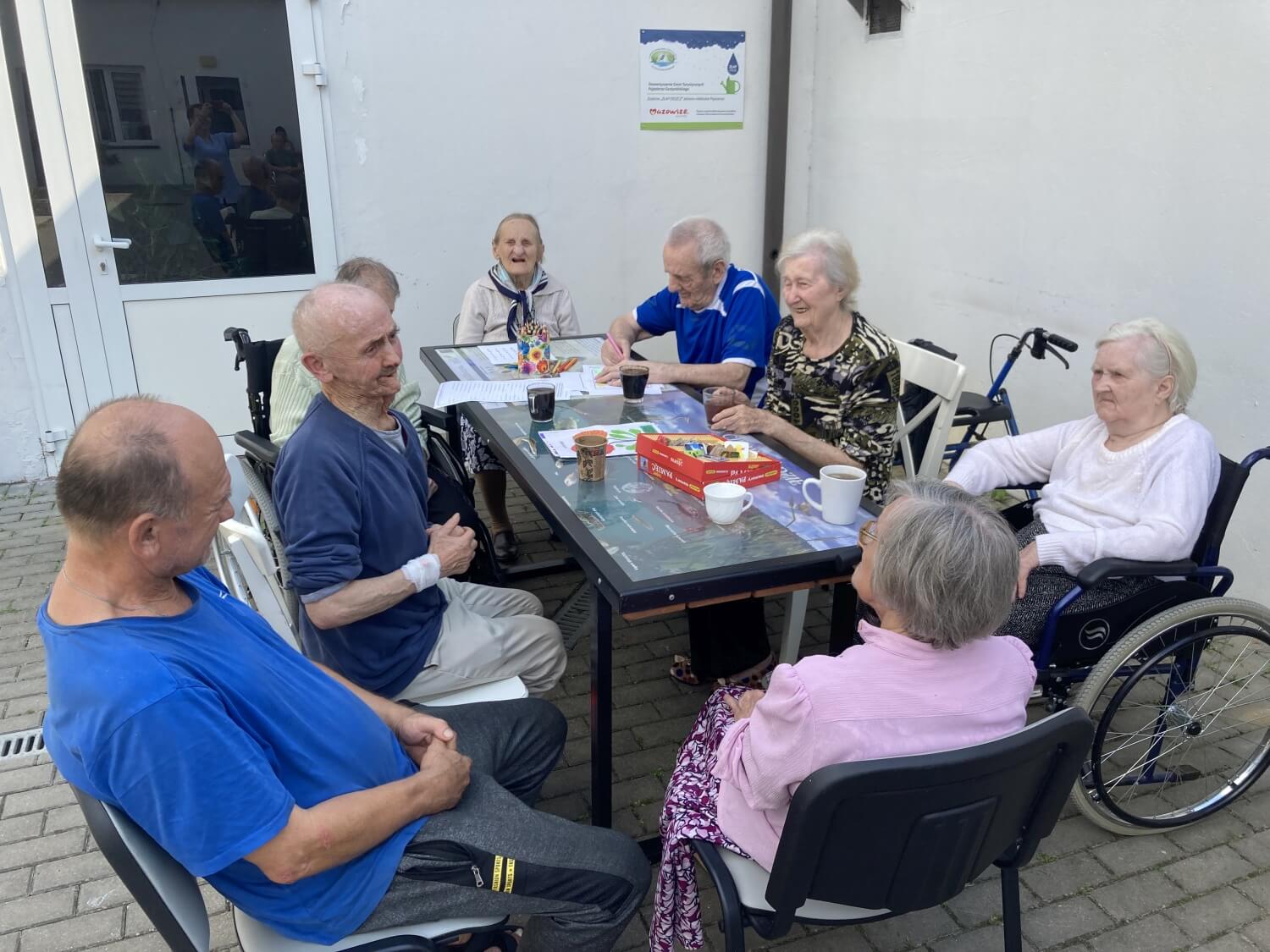 Dyskusje mieszkańców DPS we wspólnym gronie