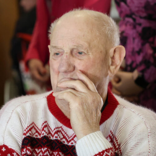 Zamyślony mieszkaniec